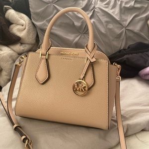 2- in-1 small Michael Kors Daria